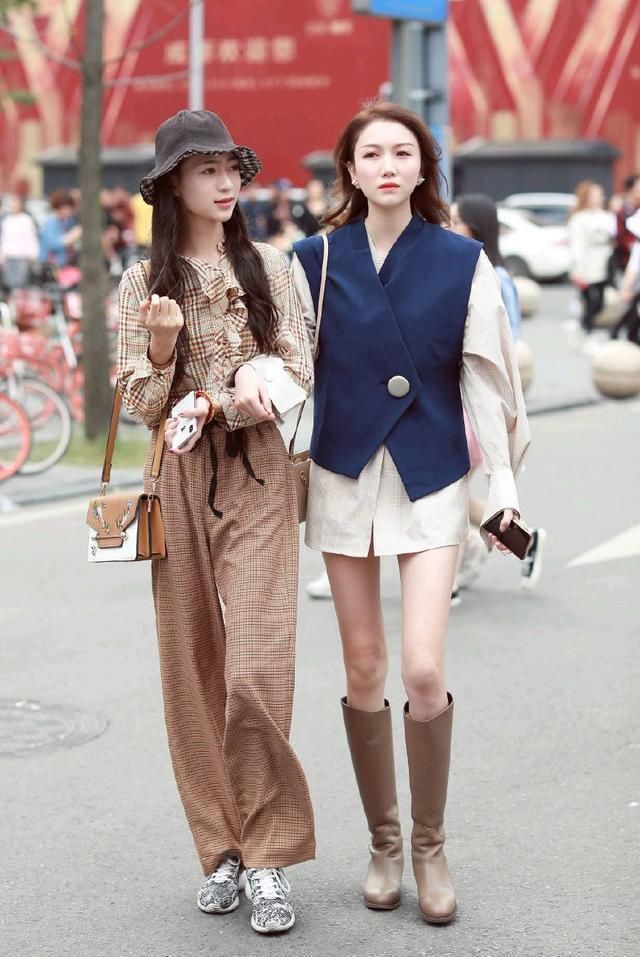  『双筷子』街拍时尚美女，筷子腿十分养眼，个个看着一米八！
