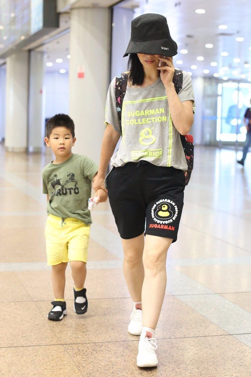 胡可是真不懂时尚，不会扬长避短就算了，还专挑暴露缺点的衣服穿