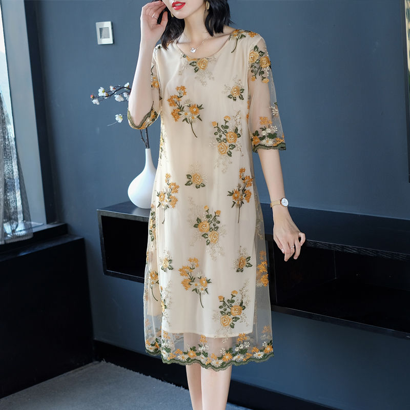 偷偷告诉你，下面的连衣裙穿在妈妈身上多么高贵雅致，年轻的不行