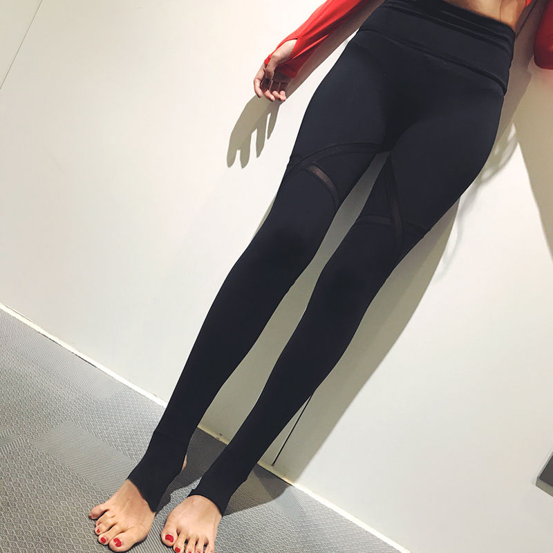 这款是的健美装特别适合妹纸们，透气，吸汗，而且不会走光哦