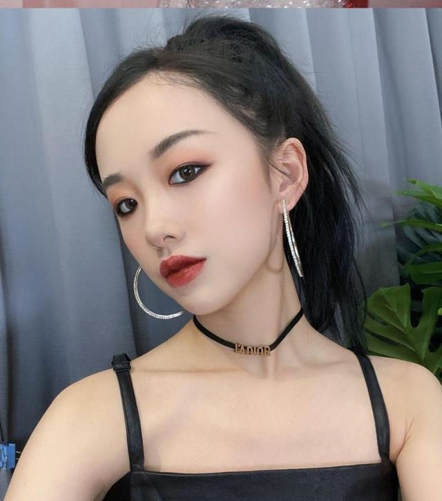  『粉色』路人街拍: 少女心的粉色系小姐姐, 走路很有范儿