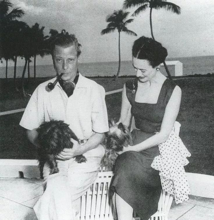 正牌王妃撞衫“绿茶情妇”？英国网友又开始八卦了...