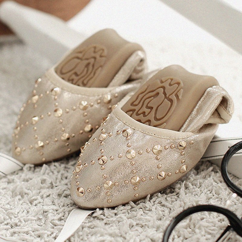 70后别穿凉鞋了,今年巨火的“瓢鞋”,透气舒服好穿时髦不累脚