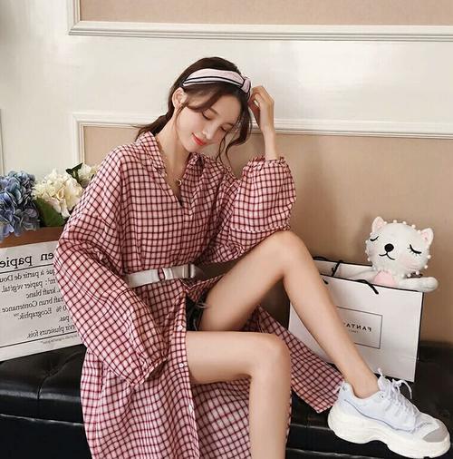 裙子里还在穿安全裤，今年最流行最火的是它，难怪回头率这么高