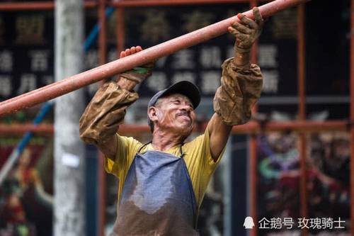  农民|为啥农民工一天300，却还是过的那么贫穷？原因被确认，很