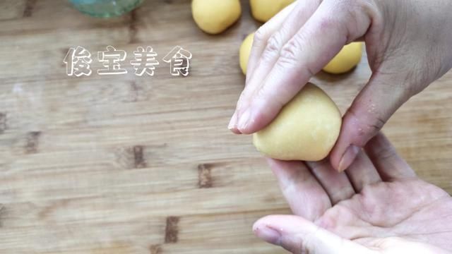 「香甜」一款不用烤箱也不用揉膜的老式豆沙面包,香甜松软,简单易学