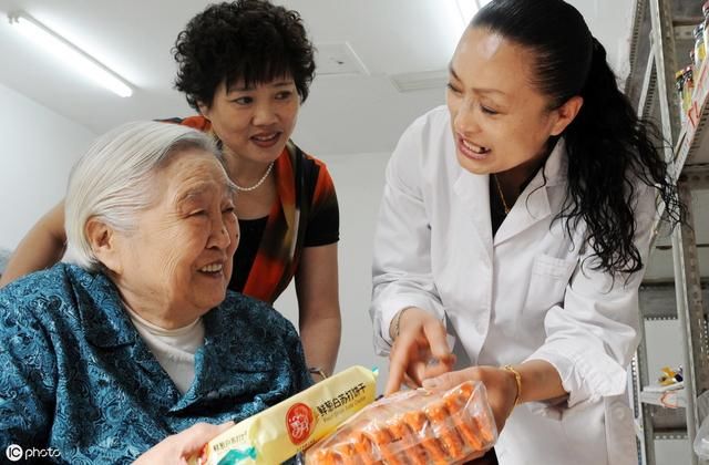 农村户口60岁养老金2019，60岁农村老人新补贴