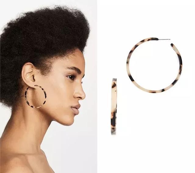 好看的配饰那么多，为啥时装精们都在戴这款？