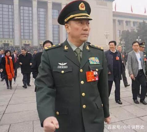 秦基伟长子秦卫江将军戎装照,威风凛凛霸气十