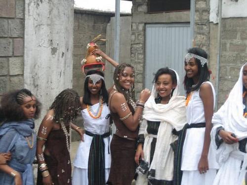 她们拥有白人的样貌,黑人的皮肤,性格热情奔放