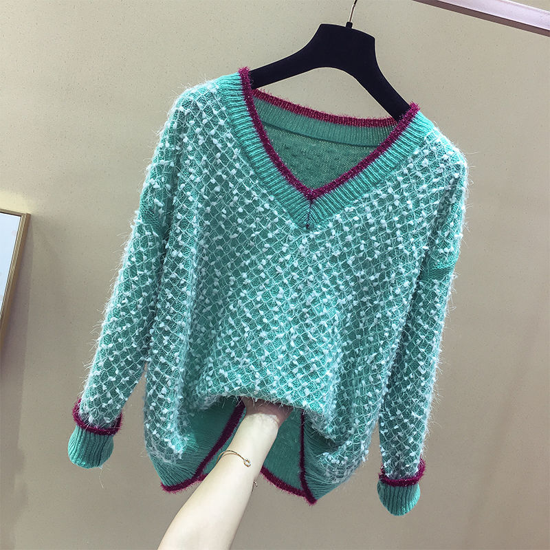 难怪8090后都不穿裙子了，当下流行这样的毛衣，洋气又保暖