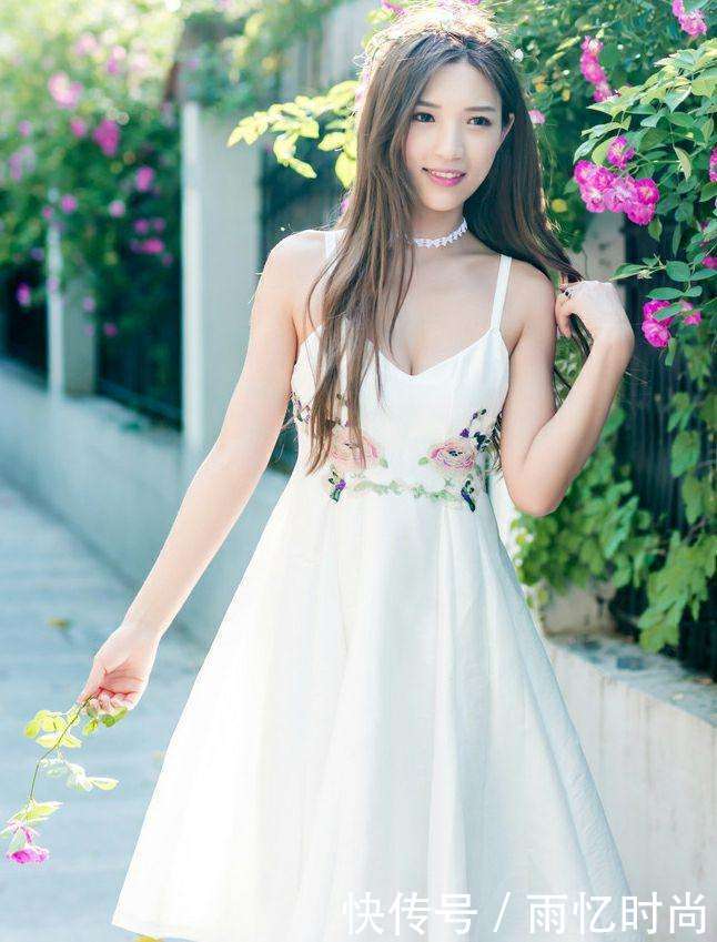 连衣裙展现迷人性感好身材, 美丽时髦