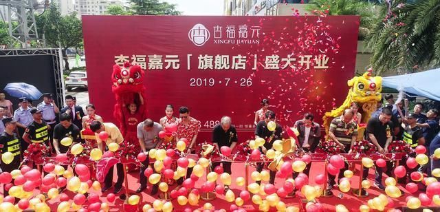 香港影视明星吕良伟到廉江来了