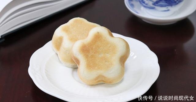  『发酵』小朋友非常喜欢的小餐包，蓝莓果酱夹心小餐包，简单易作酸甜可口