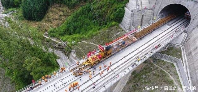 2019年通车，这是世界第一条山区高铁！四川和贵州人民的福音
