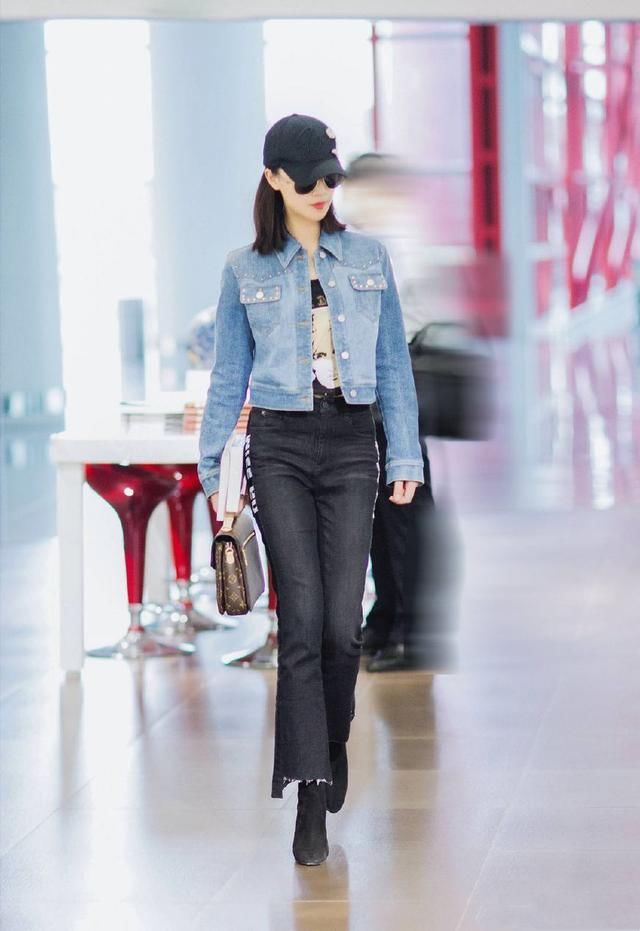 服了蓝盈莹,169的身高还要增高到179,全靠身上这条高腰喇叭裤