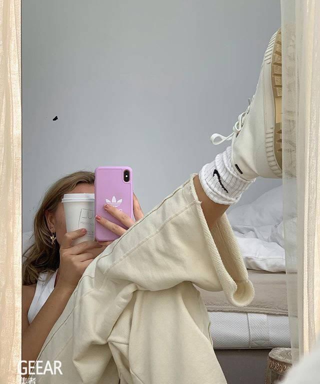 「女生」最爱经典简约球鞋?从Ins女生的时髦穿搭发现这些百搭款!