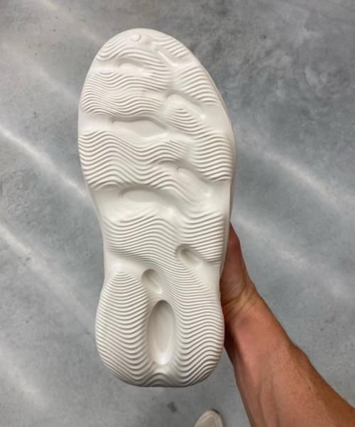  『Crocs』号称Yeezy Crocs于今夏发售，是潮到飞or丑到爆？