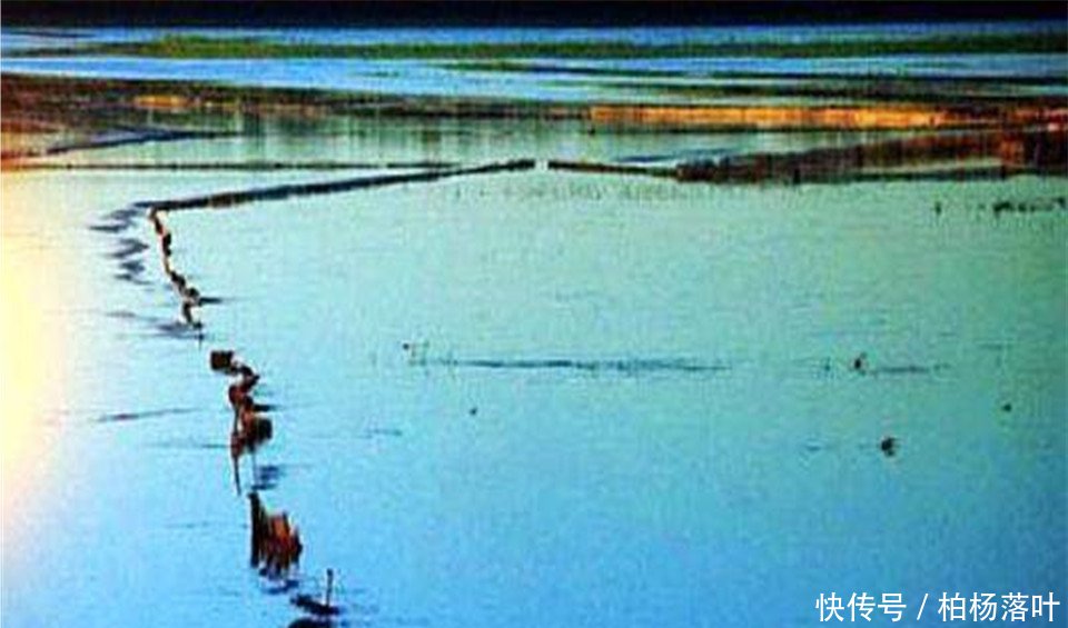 亚洲最大沙漠水库存储容量达1.92亿立方米，出动1万名民工修建