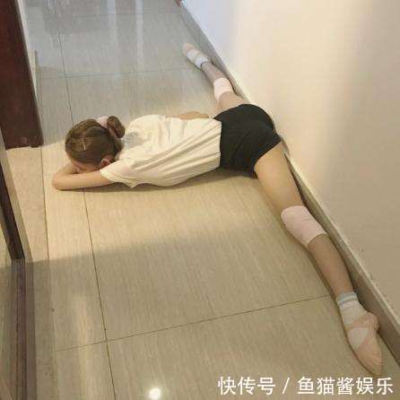 抖音网红五大美女: 代古拉的臀, 西瓜妹的媚, 还有她的“一线天”