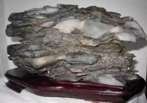 新疆人捡石头的最美季节又到了，教你在16个不同的地方捡石头！有