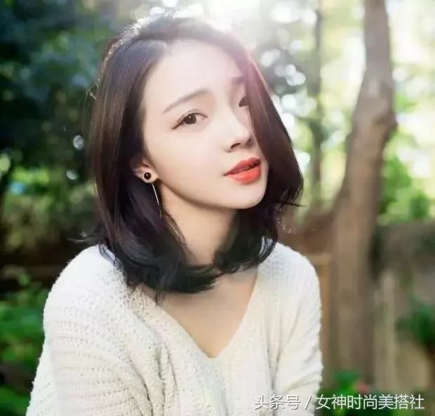 这种长相的女生不合适扎头发，散着最好看