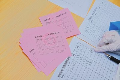  「工作人员」专家呼吁：请坚决遵守小区24小时封闭举措，积极配