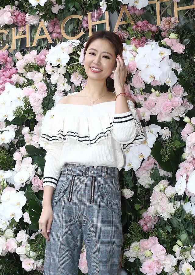 林心如换新发型嫩回十八岁，网友：我们也要换