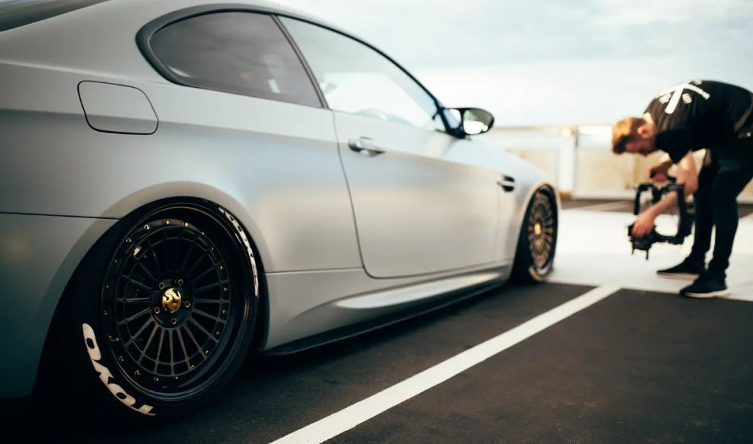  『姿态』低空飞行战舰灰宝马 E92 M3，姿态风格却难掩大佬气质