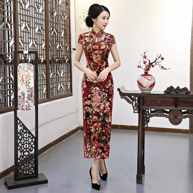 “贵”的质感，金丝绒旗袍与女人完美契合！