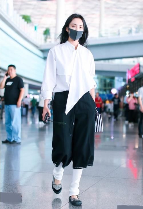  [身穿]王紫璇演绎九头身穿搭，过膝长靴当裤子穿出门，时髦到飞起！