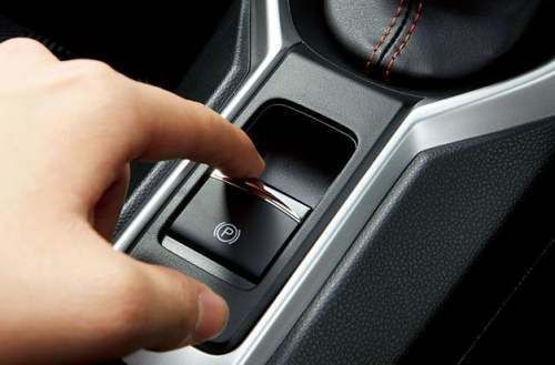  发生■高速公路上行驶到120Km/h时，突然按下手刹，会发生什么事