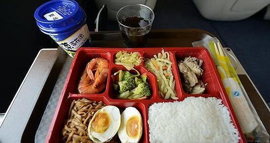 外国人乘坐中国高铁，发现2个缺点，说出中国人不敢说的