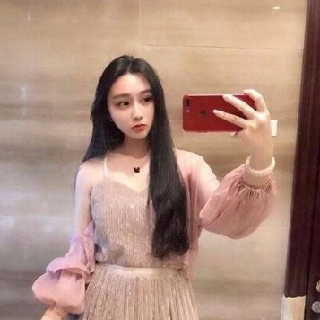 网友在网上约了个美女见面,结果看到真人后心碎了,悄悄开车离开