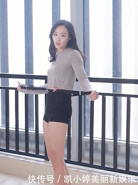  『四射』美女这身材真匀称，穿上短裤活力四射的感觉！
