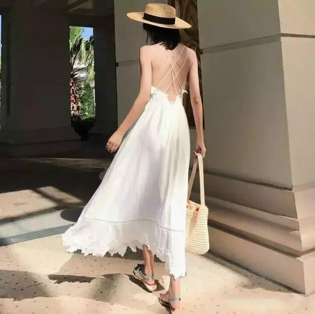 一转身的性感诱惑，露背连衣裙让你做一个最美的背影杀手