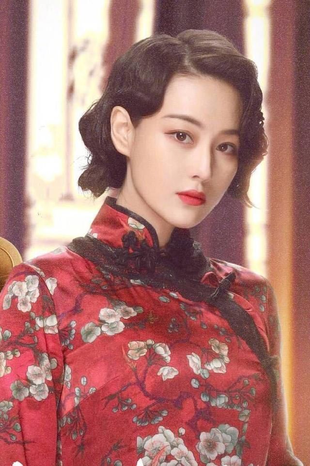 张钧宁有多瘦?旗袍装都撑不起来，还被同框的张馨予艳压!