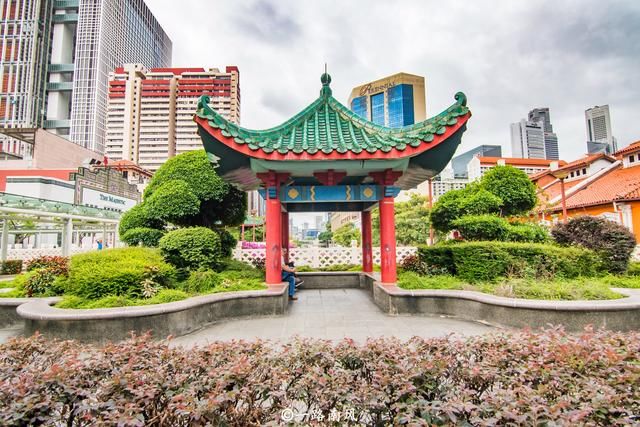 东南亚旅游业最发达小国，比重庆小一百多倍，华语是官方语言