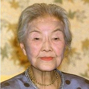 102岁的姥姥告诉我:农村有一种药膏，用了皱纹、眼袋都不会找