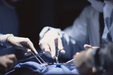 「张文兴教授」61岁老人腹部排球大包块,专家开钥匙孔大创口巧补腹壁疝