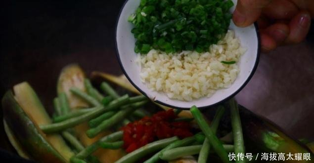  软烂：长豆角烧茄子的家常做法，软烂适口，有滋有味