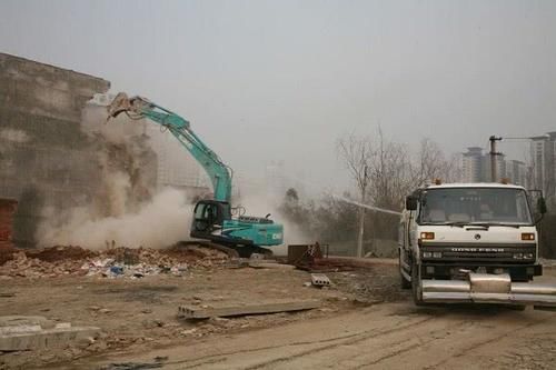  「巨款」农民期待拆迁“拿巨款”，如今轮到自己头上，农民咋又