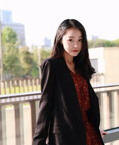 『设计』夏裙春穿每件都好高级,2件叠穿设计感比较强,女孩子别错过