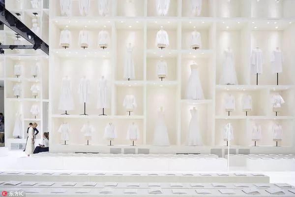 迪奥究竟有什么魔法让景甜如此着迷?