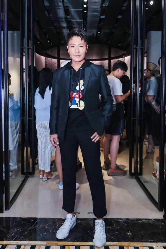 李宗翰亮相新品发布会 简约造型诠释时尚新理念