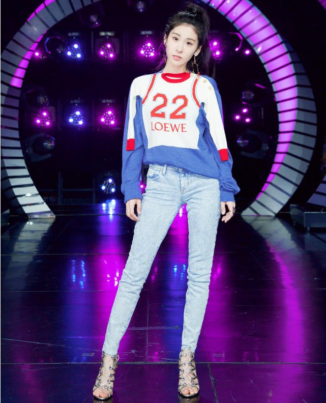 张碧晨为了不撞鞋，用“铁丝”焊成高跟鞋，不过着实惊艳到我了