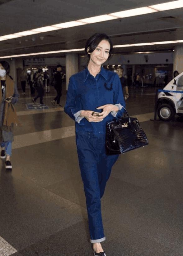 王鸥一身牛仔连体裤美出新高度!网友： 我就好奇她上厕所怎么办