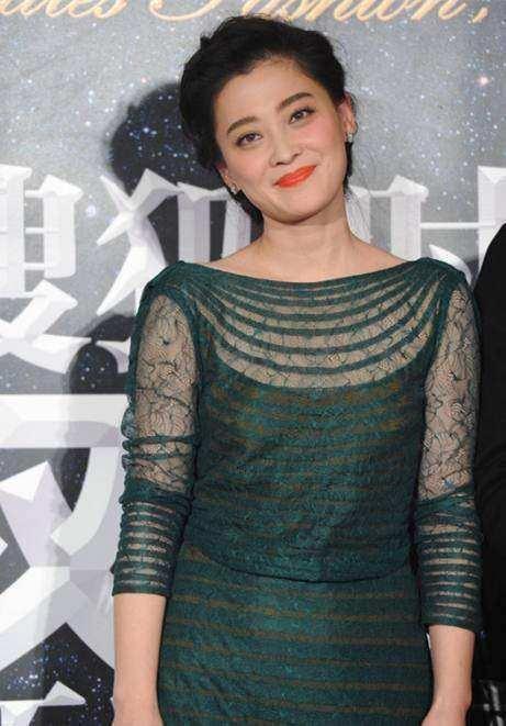 妹子，你还减肥？43岁的梅婷撞衫田海蓉，输了年龄赢了身材