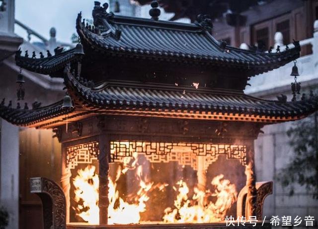 国内最“牛”的寺庙,建在繁华市中心,至今无人敢移动