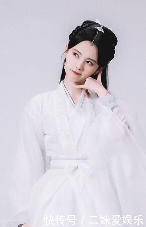 汉服:鞠婧炜穿汉服惊艳众人,力破白色汉服系凶服谣言,清新淡雅有气质